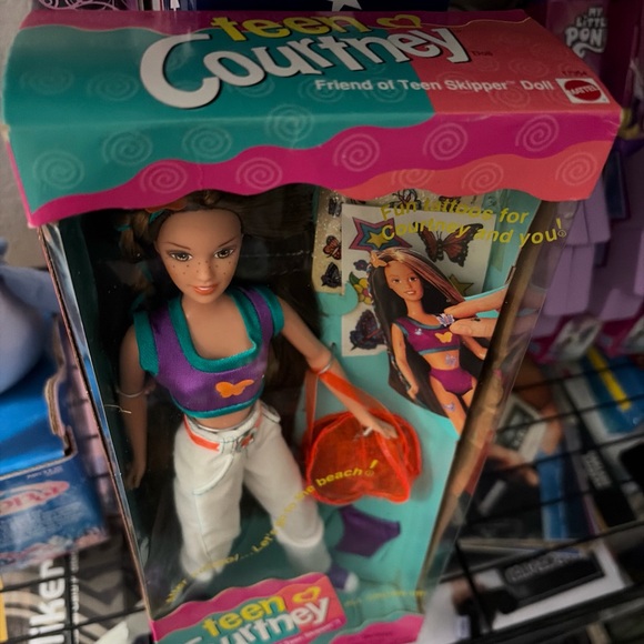 1996 TEEN COURTNEY ALL GROWN UP BARBIE DOLL - Picture 2 of 16